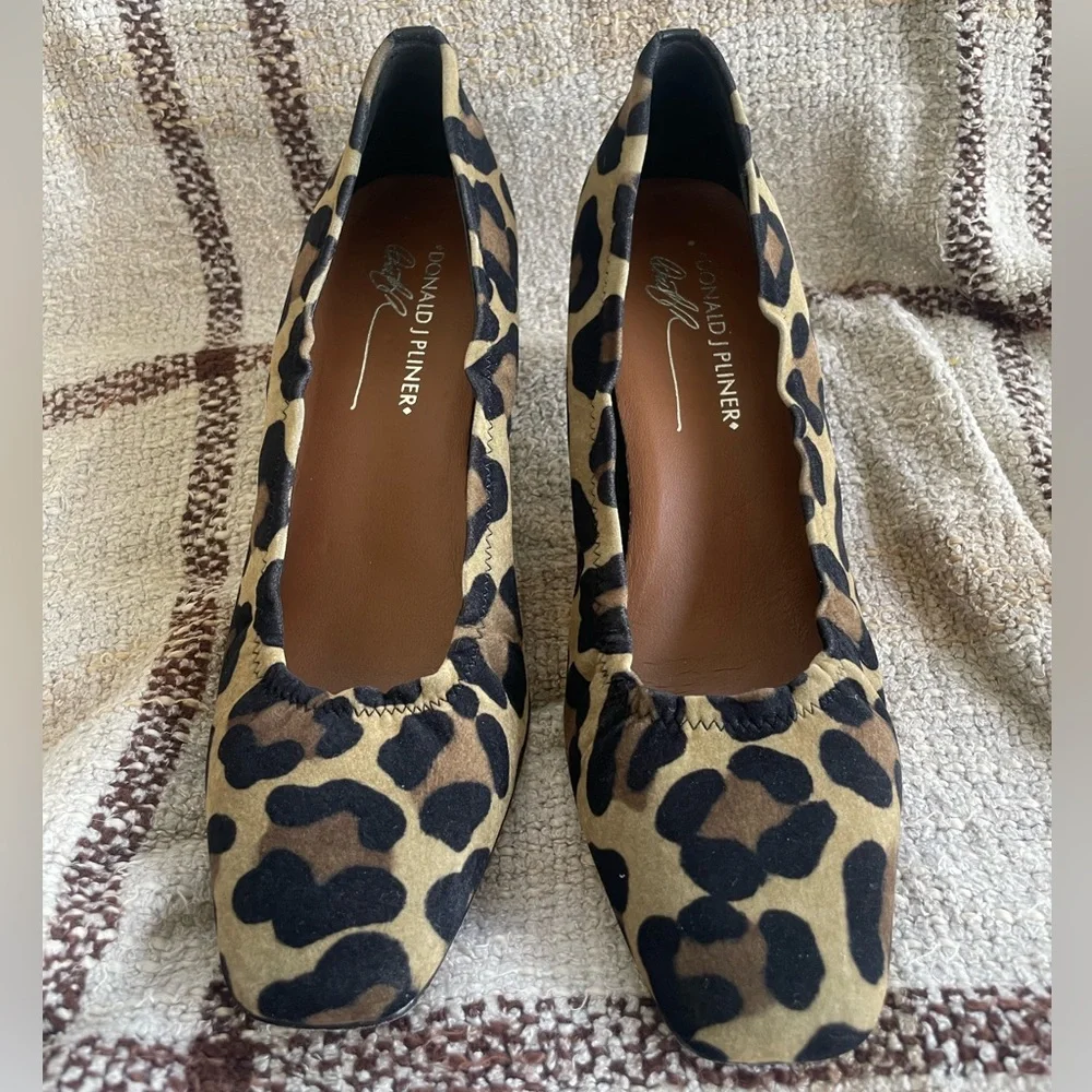 DONALD J PLINER SIGNED VERO CUOIO MADE IN SPAIN LEOPARD PRINT KITTEN HEEL PUMP - Picture 3 of 11